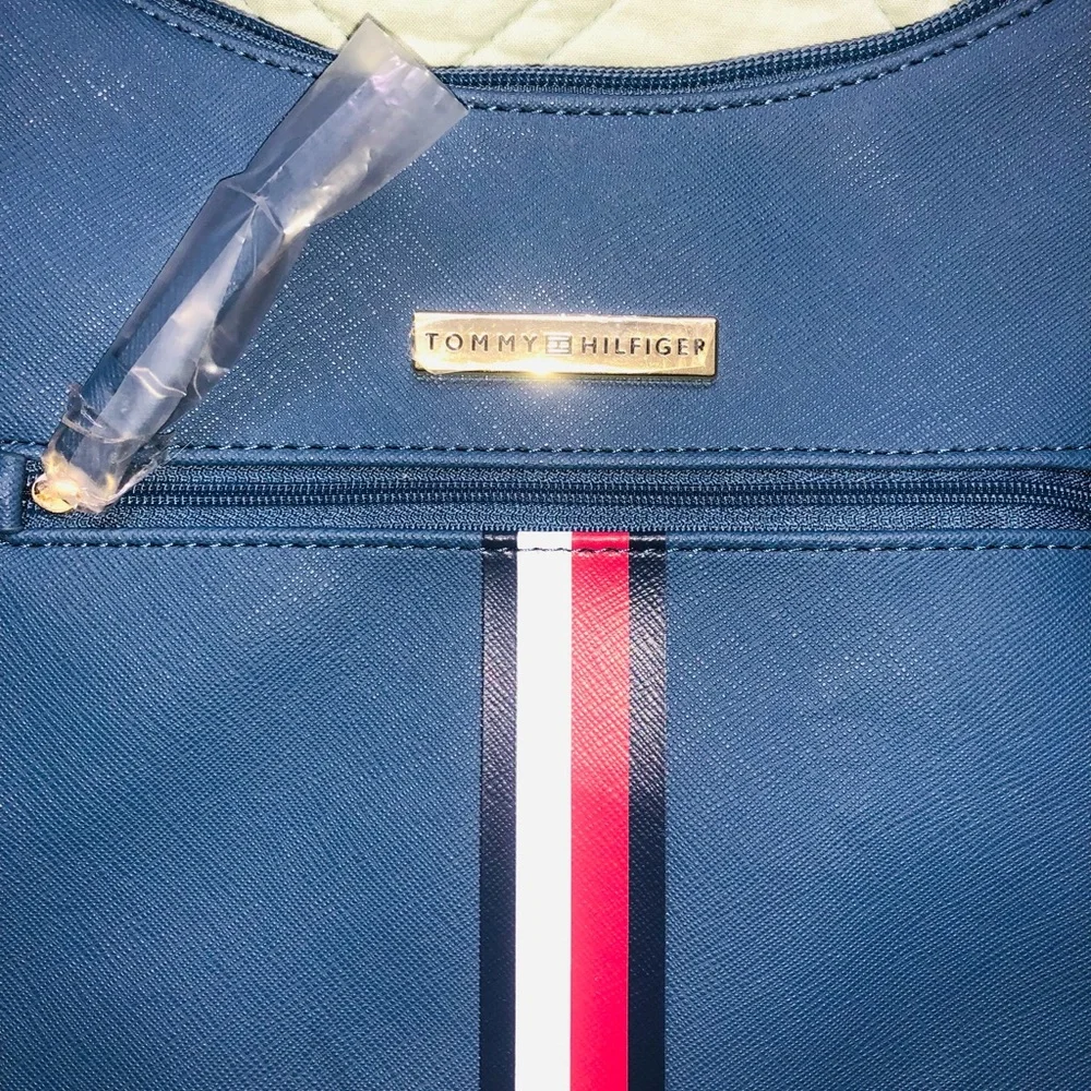 Tommy Hilfiger purse - Picture 2 of 5
